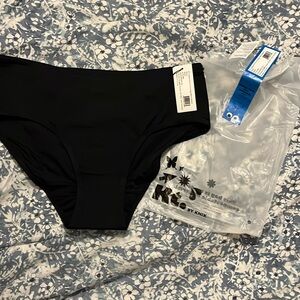 Knix teen leakproof full coverage black bikini bottom, size large. NWT.